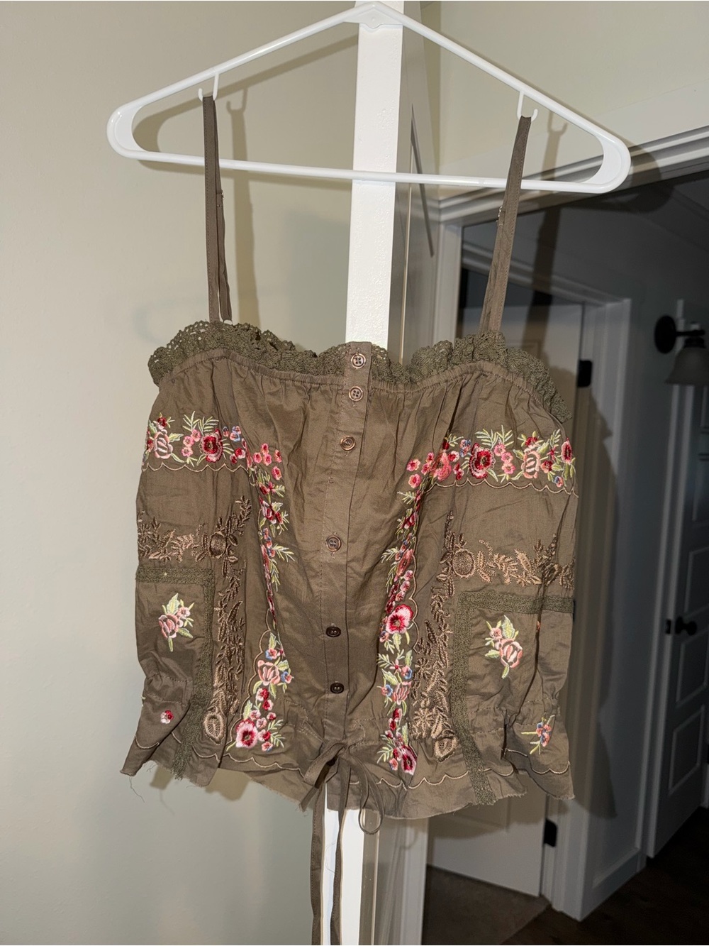 POL Embroidered Floral Button Front Cami Tank Top Boho NWOT Cottagecore - Picture 4 of 9